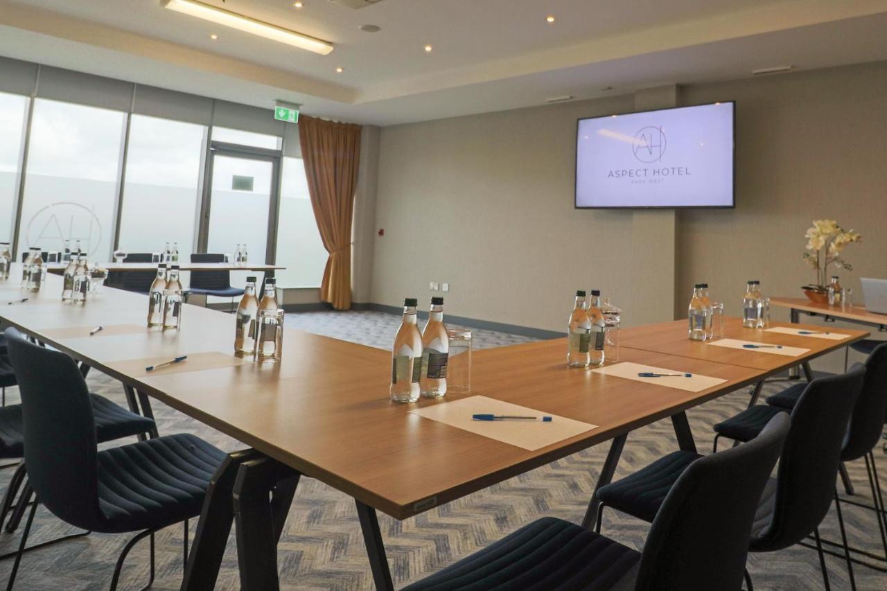 Aspect Hotel Park West Клондолкин Экстерьер фото